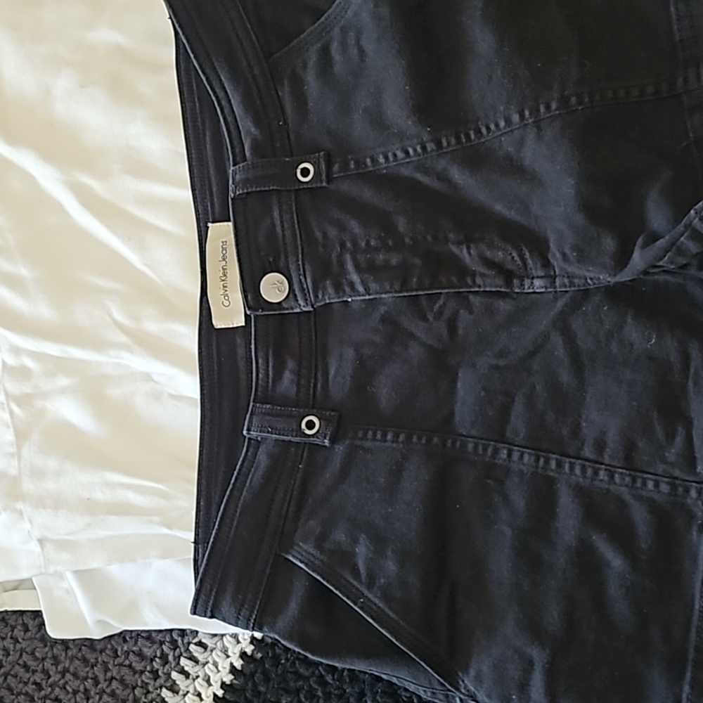 Shorts - Picture 2 of 4